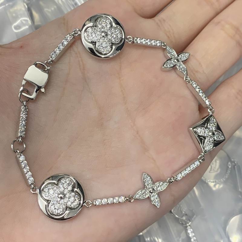 LV Bracelet 03lyr357